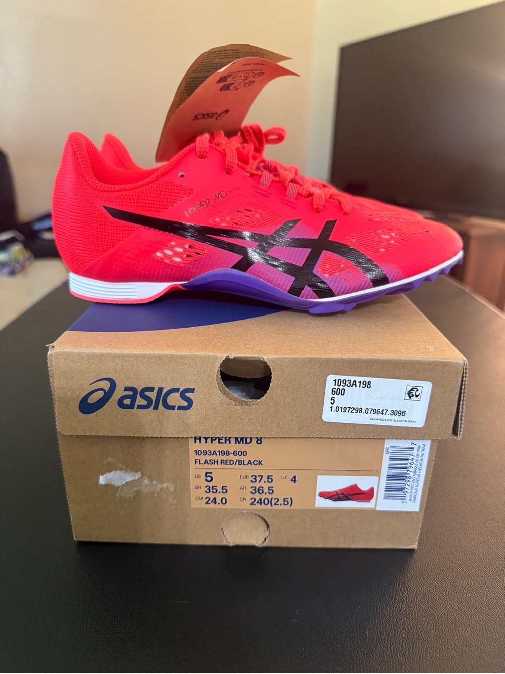 Asics Hyper MD8 UnisexFlash Red with Black Accents Mens Size 5 Woman’s Size 6.5